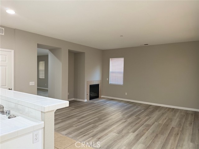 Detail Gallery Image 7 of 36 For 4547 Nicole Way, Riverside,  CA 92501 - 5 Beds | 3/1 Baths