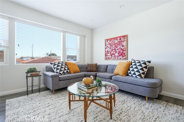 Detail Gallery Image 10 of 35 For 825 W 6th St #3,  San Pedro,  CA 90731 - 3 Beds | 2/1 Baths