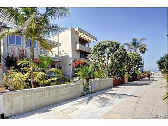 62 8th Street A, Hermosa Beach, California 90254, 3 Bedrooms Bedrooms, ,4 BathroomsBathrooms,For Rent,8th,PV14018362