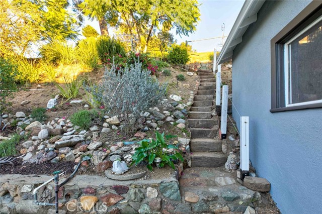 Detail Gallery Image 55 of 65 For 8372 Outland View Dr, Sun Valley,  CA 91352 - 3 Beds | 2/1 Baths