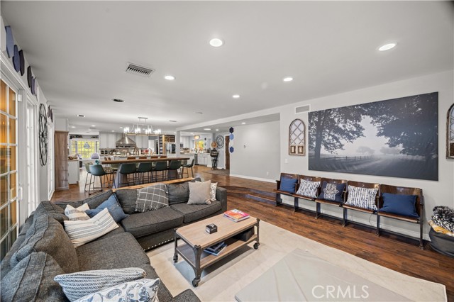 Detail Gallery Image 11 of 42 For 5981 Lakeview Ave, Yorba Linda,  CA 92886 - 4 Beds | 2/1 Baths