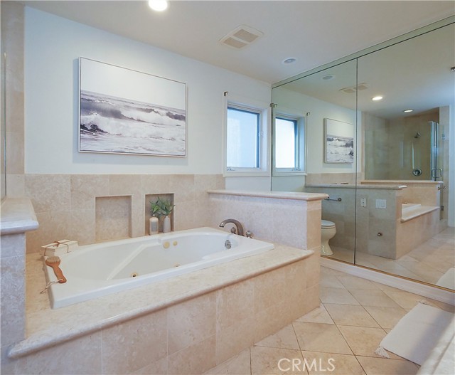 jacuzzi tub in master bath