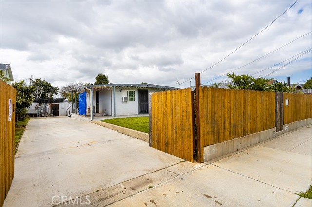 Detail Gallery Image 1 of 18 For 1033 Ronan Ave, Wilmington,  CA 90744 - 3 Beds | 2 Baths