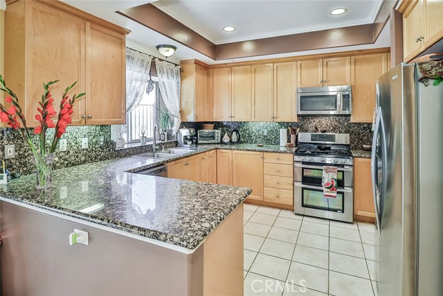 Detail Gallery Image 20 of 61 For 13910 Mountain View Pl, Sylmar,  CA 91342 - 5 Beds | 3 Baths