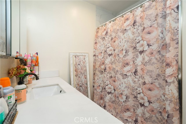 Detail Gallery Image 7 of 26 For 11936 Neenach, Sun Valley,  CA 91352 - 6 Beds | 3 Baths