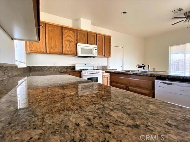 7666 Poppy Boulevard, California City CA: https://media.crmls.org/medias/5ee08713-abed-4533-bfe1-e11129715349.jpg