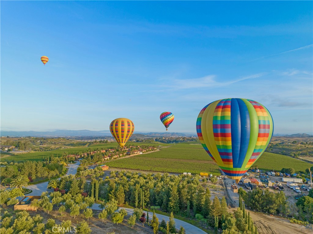 https://media.crmls.org/medias/5ee0c157-931d-4e09-a221-520dfb1edabf.jpg?preset=X-Large