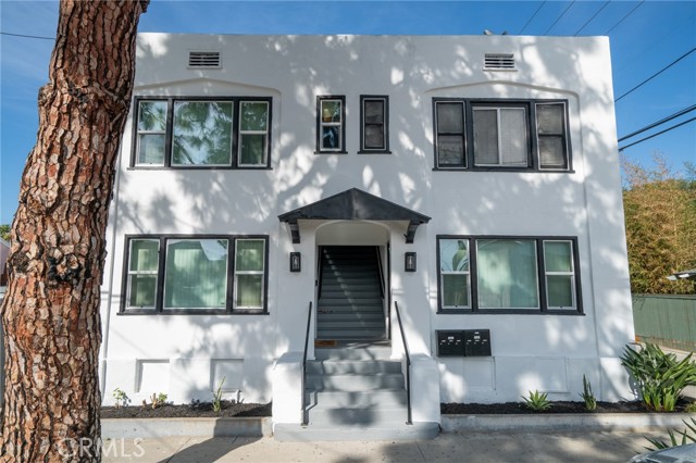 415 W Pine Street, Santa Ana CA: https://media.crmls.org/medias/5ee108e5-2ac4-49af-a375-cab60d4615fd.jpg
