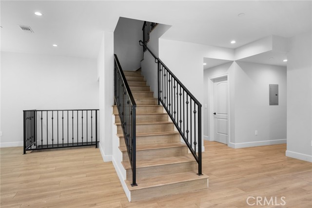 Detail Gallery Image 17 of 33 For 357 Harvey Dr #101,  Glendale,  CA 91206 - 4 Beds | 2/1 Baths