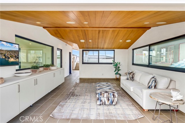 Detail Gallery Image 53 of 61 For 221 Heliotrope Ave, Corona Del Mar,  CA 92625 - 4 Beds | 5/1 Baths