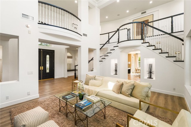 Detail Gallery Image 9 of 64 For 20112 via Cellini, Porter Ranch,  CA 91311 - 4 Beds | 4/1 Baths