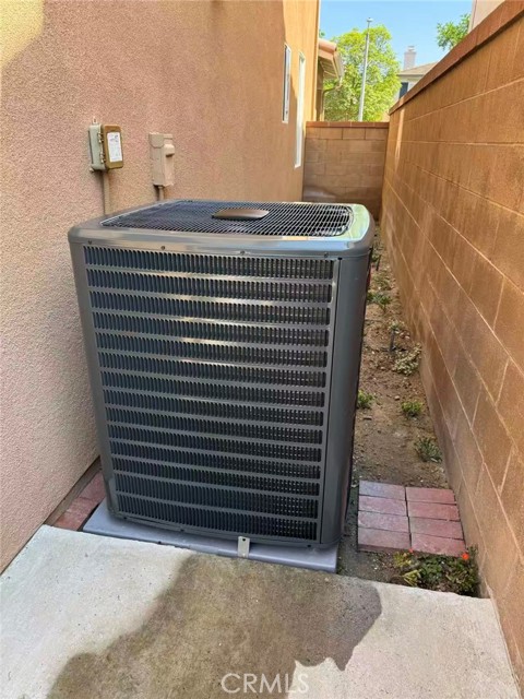 11 Asbury, Irvine CA: https://media.crmls.org/medias/5ee20275-d100-4190-9a78-7d0dd0f80e33.jpg