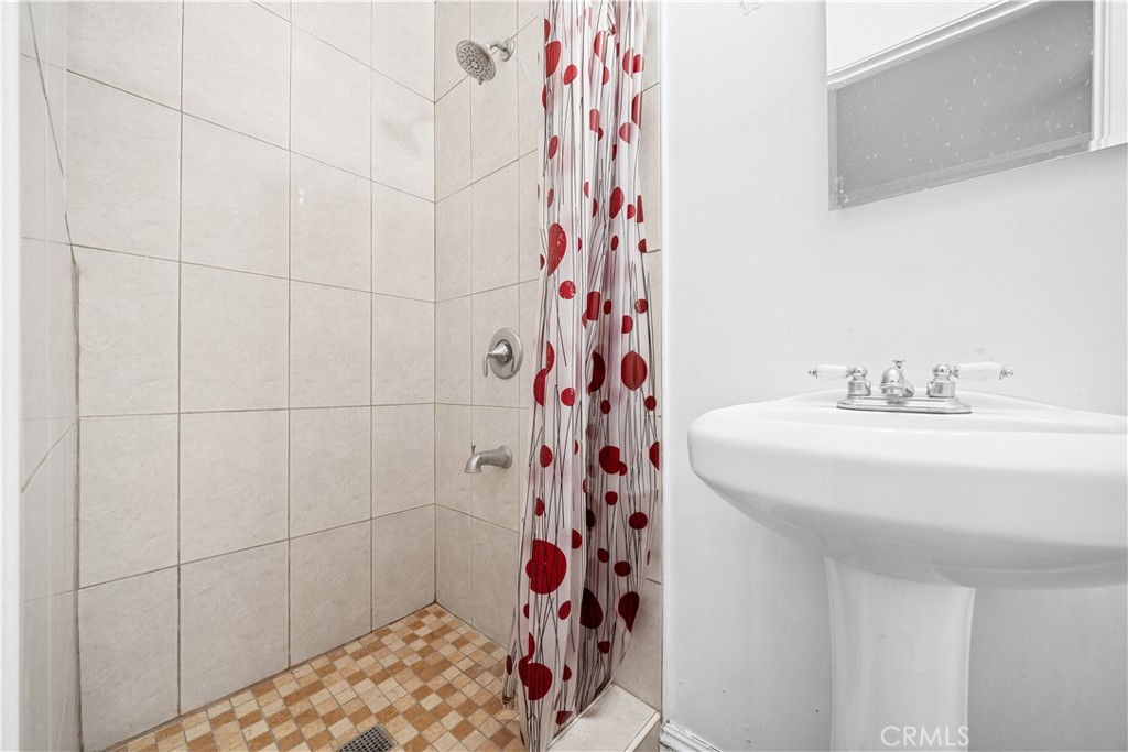 https://media.crmls.org/medias/5ee2153c-1c59-48a2-b69d-8df8dc047a91.jpg?preset=X-Large