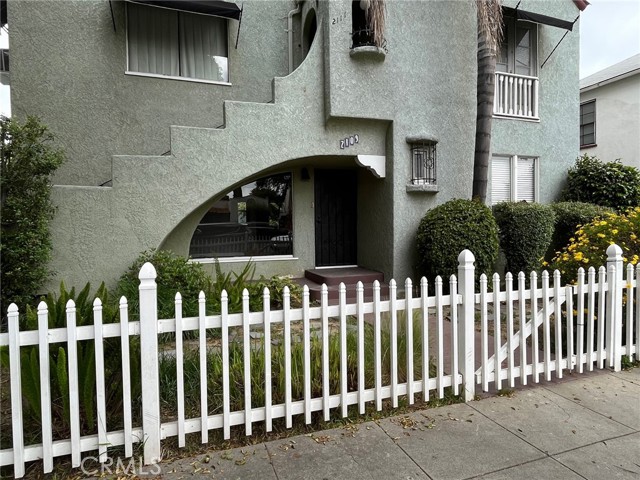 Image 2 for 2109 Chestnut Ave, Long Beach, CA 90806