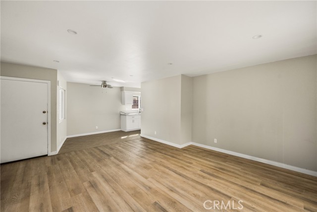 Detail Gallery Image 7 of 17 For 121 S Illinois St #2,  Anaheim,  CA 92805 - 2 Beds | 1 Baths