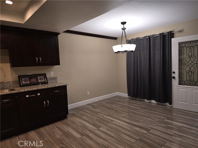 Detail Gallery Image 4 of 17 For 1370 Wheaton Way, Riverside,  CA 92507 - 3 Beds | 2 Baths