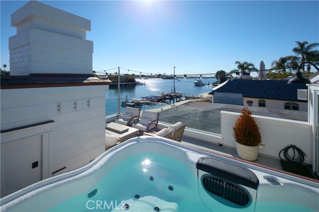 Detail Gallery Image 30 of 55 For 14 Beacon Bay, Newport Beach,  CA 92660 - 4 Beds | 4/1 Baths