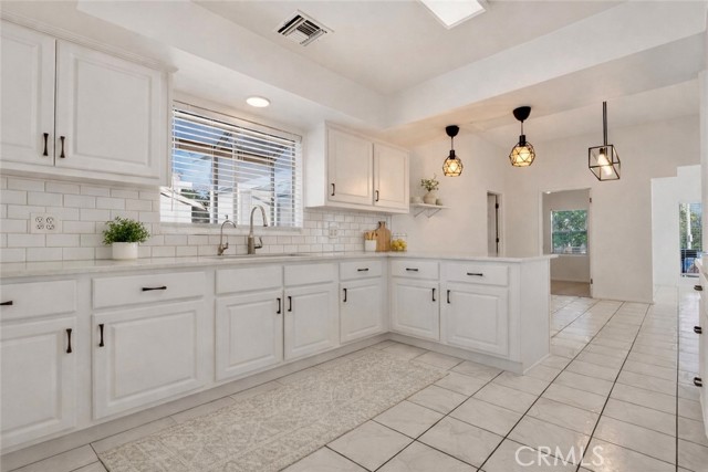 Detail Gallery Image 14 of 47 For 417 S Glenwood Pl., Burbank,  CA 91506 - 5 Beds | 3 Baths