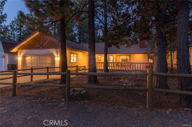 1064 Pine, Big Bear CA: https://media.crmls.org/medias/5ee3c366-3f82-4d4c-b523-b629440a23ba.jpg