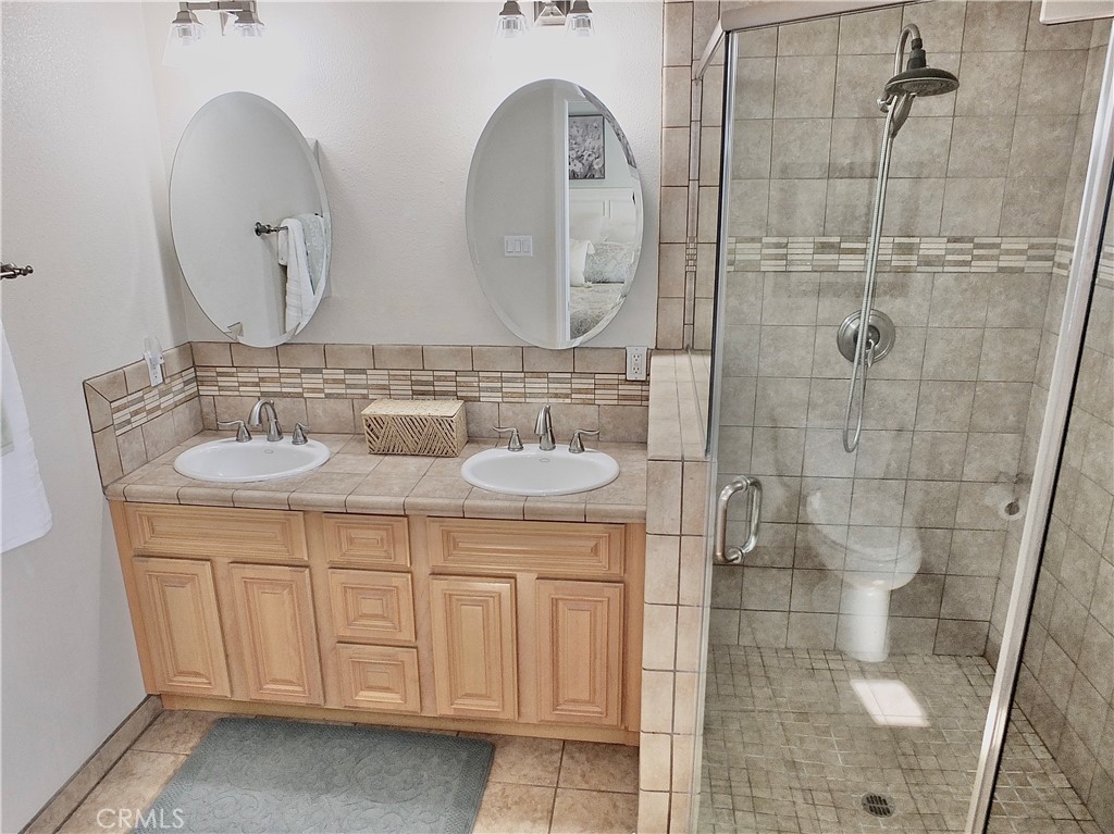 https://media.crmls.org/medias/5ee3df27-0378-4045-b867-c242ef795345.jpg?preset=X-Large