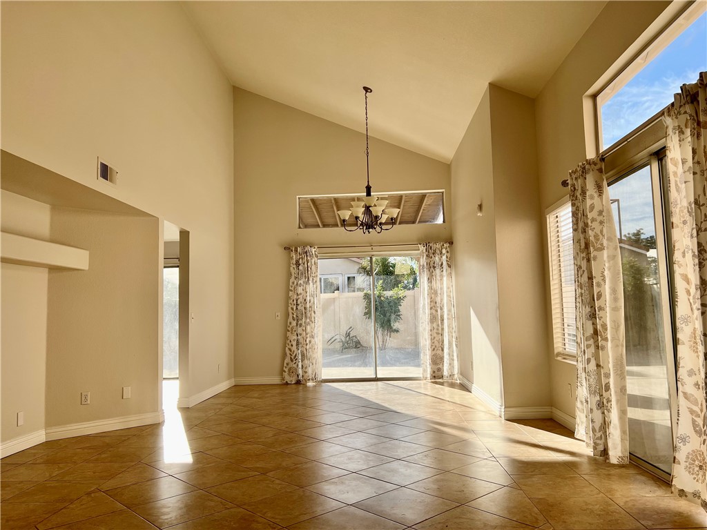 Detail Gallery Image 19 of 26 For 2136 Cascade Dr, Corona,  CA 92879 - 3 Beds | 2/1 Baths