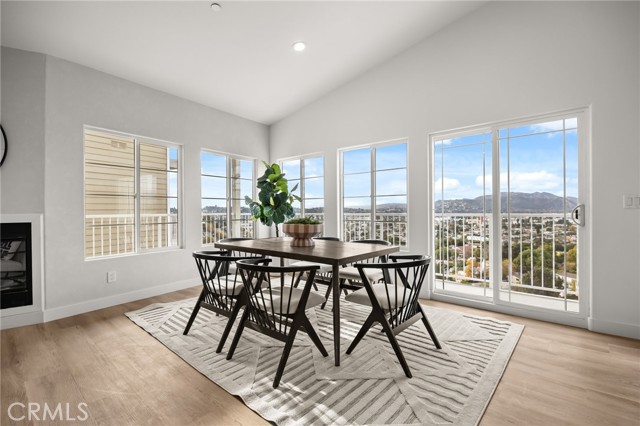 Detail Gallery Image 7 of 32 For 2391 Yorkshire Dr, Los Angeles,  CA 90065 - 3 Beds | 2/1 Baths