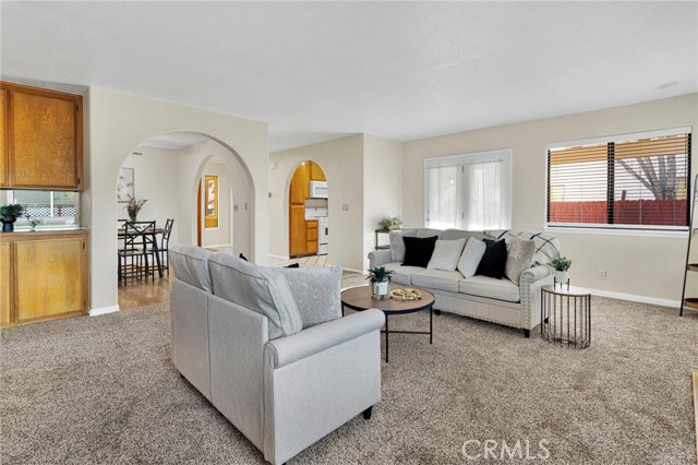 Detail Gallery Image 6 of 38 For 12760 Pinehurst, Victorville,  CA 92395 - 3 Beds | 2 Baths