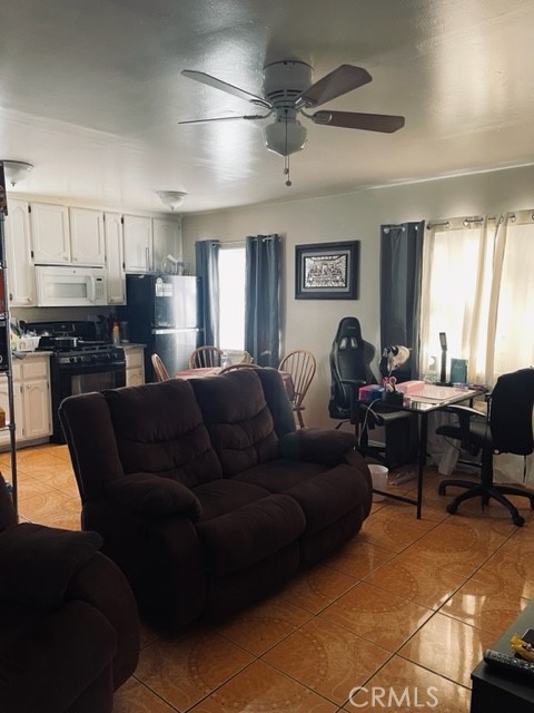 8960 Elizabeth Avenue #3, South Gate, CA, 90280 8960 Elizabeth Avenue #3, South Gate, CA, 90280