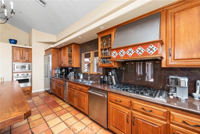 30505 Sloan Canyon Road, Castaic CA: https://media.crmls.org/medias/5ee4cc8c-2e94-484b-83cf-0df6aff6d072.jpg
