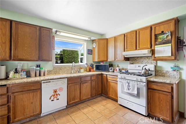 Detail Gallery Image 10 of 39 For 11334 Collett Ave, Granada Hills,  CA 91344 - 4 Beds | 2 Baths