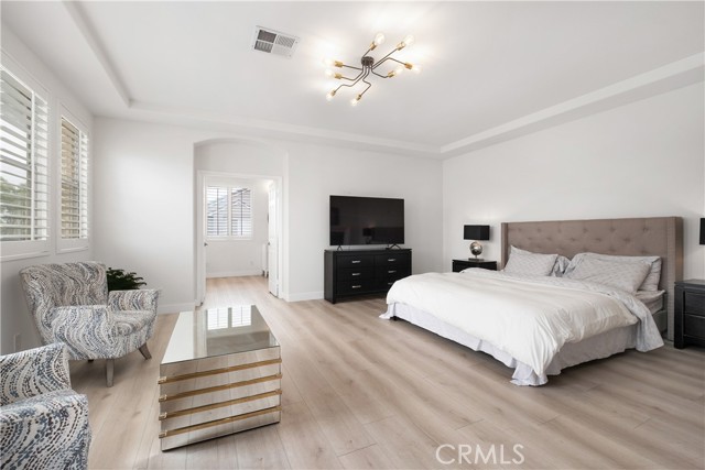 17 Crescent City, Irvine CA: https://media.crmls.org/medias/5ee50a7c-aba5-41a0-ac77-474a1420e244.jpg