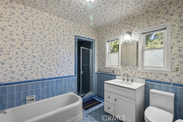 Detail Gallery Image 10 of 54 For 1815 Las Flores Dr, Glendale,  CA 91207 - 4 Beds | 3 Baths