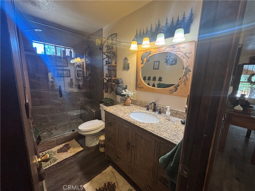 https://media.crmls.org/medias/5ee5e841-74c0-4e20-bfb7-b7858b903aa8.jpg?preset=X-Large
