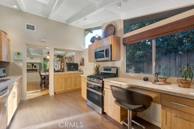 Detail Gallery Image 12 of 44 For 6500 Jumilla, Woodland Hills,  CA 91367 - 3 Beds | 2 Baths