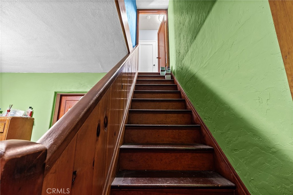https://media.crmls.org/medias/5ee6f978-4c22-4b6e-b1db-332e55d82776.jpg?preset=X-Large