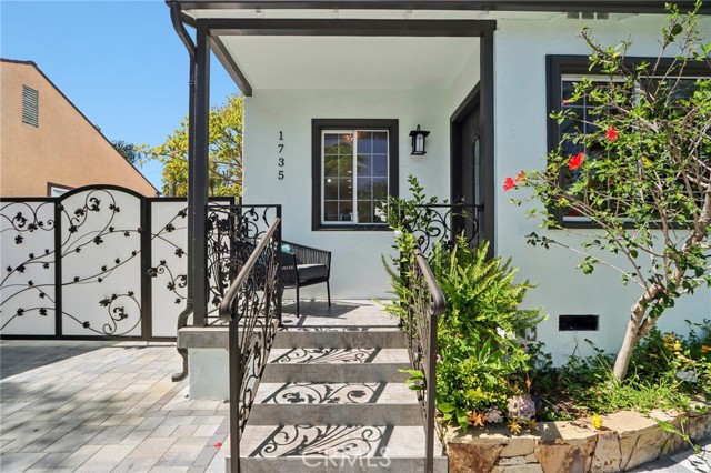 Detail Gallery Image 4 of 54 For 1735 N Lima St, Burbank,  CA 91505 - 3 Beds | 2 Baths