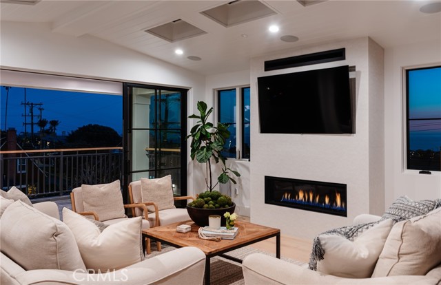 Detail Gallery Image 39 of 46 For 701 Longfellow, Hermosa Beach,  CA 90254 - 5 Beds | 5/1 Baths