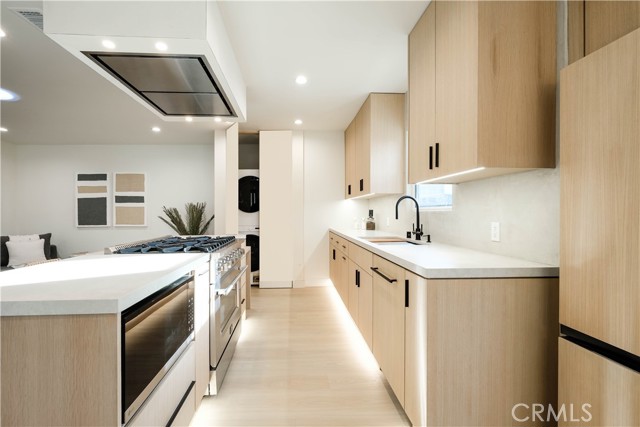 18852 Collins Street, Tarzana CA: https://media.crmls.org/medias/5ee79540-ea0f-4230-9a94-76fee82d9e9b.jpg