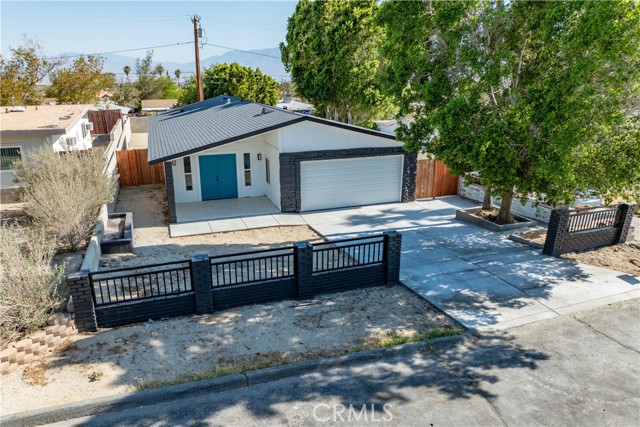 Detail Gallery Image 2 of 29 For 66895 Flora Ave, Desert Hot Springs,  CA 92240 - 4 Beds | 2 Baths