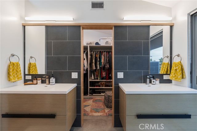 Detail Gallery Image 35 of 49 For 358 Santa Ana, Long Beach,  CA 90803 - 3 Beds | 3 Baths