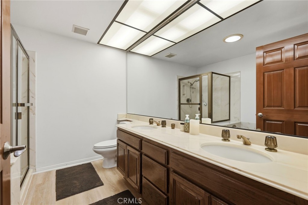 https://media.crmls.org/medias/5ee8aef2-ad67-478e-b4a2-496be2d60485.jpg?preset=X-Large