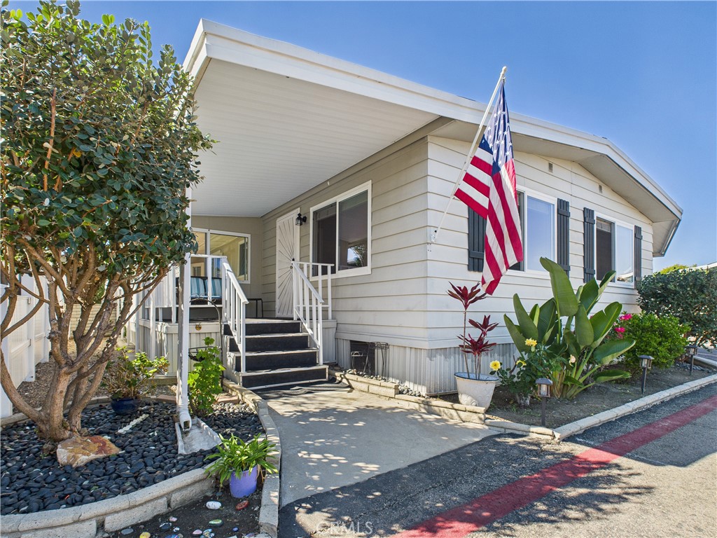 MLS #OC25245628 image #25