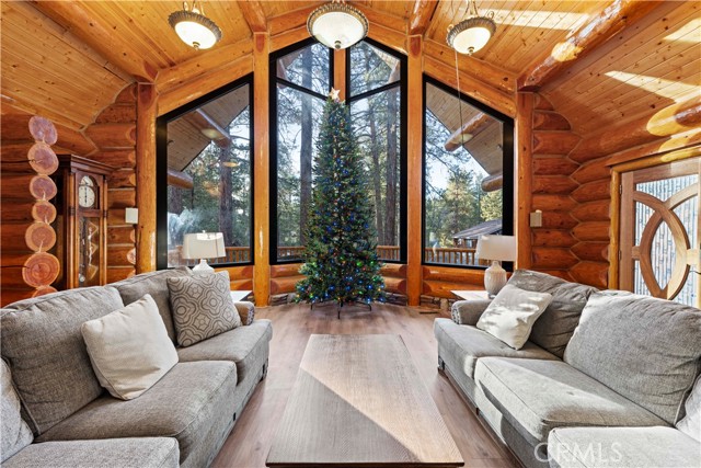 Detail Gallery Image 14 of 75 For 39900 Forest Road, Big Bear Lake,  CA 92315 - 3 Beds | 2 Baths