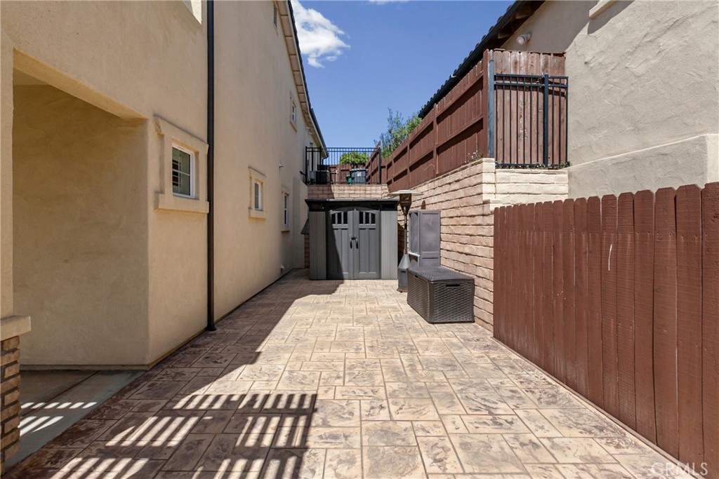 https://media.crmls.org/medias/5ee9ade8-eded-4356-9556-0d1831b7c8e0.jpg?preset=X-Large