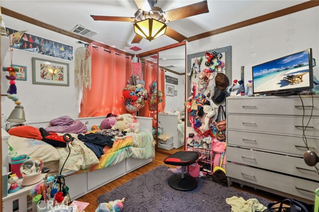 932 Coronado Avenue, Long Beach CA: https://media.crmls.org/medias/5eeaaa81-7079-4d23-b09f-320f905ee90c.jpg