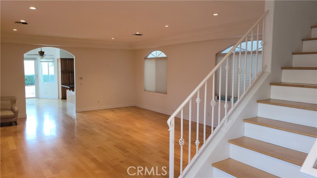 LV rm & stairs to 2nd floor
