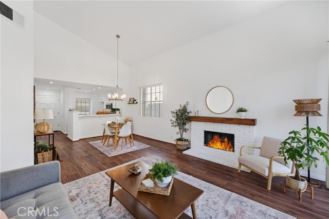 Detail Gallery Image 6 of 43 For 3740 S Bear, Santa Ana,  CA 92704 - 2 Beds | 2 Baths