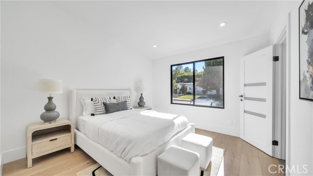 Detail Gallery Image 31 of 39 For 18829 Paseo Nuevo Dr, Tarzana,  CA 91356 - 4 Beds | 4/1 Baths