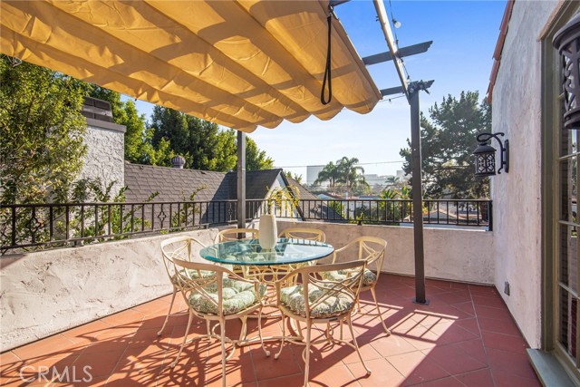 Detail Gallery Image 13 of 38 For 8246 4th St, Los Angeles,  CA 90048 - 2 Beds | 2 Baths