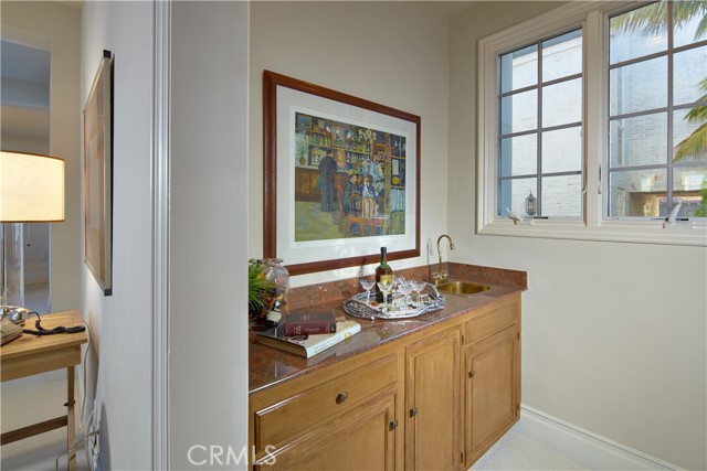 Detail Gallery Image 10 of 18 For 8 Linda Isle, Newport Beach,  CA 92660 - 3 Beds | 4 Baths